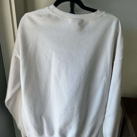 Gildan Heavy Blend Large University of Georgia Alpha Chi Omega White Sweatshirt - Picture 6 of 7